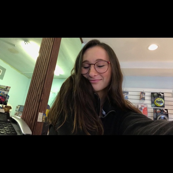 Meet your Posher, Cassidy - Picture 1 of 1